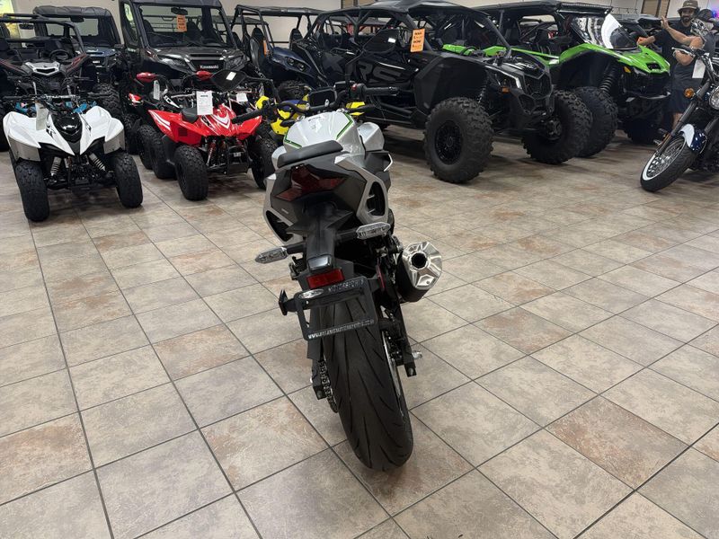 New 2024 Kawasaki Z7 HYBRID ABS Image 16