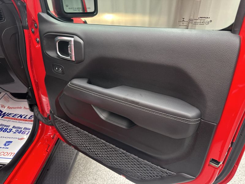 Used 2022 Jeep Wrangler Unlimited SaharaImage 24