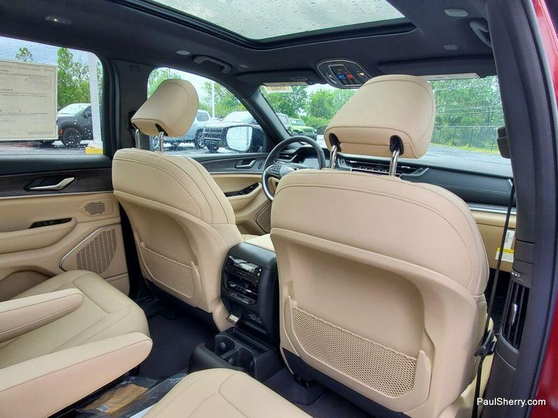2025 Jeep Grand Cherokee L Limited 4x4Image 47