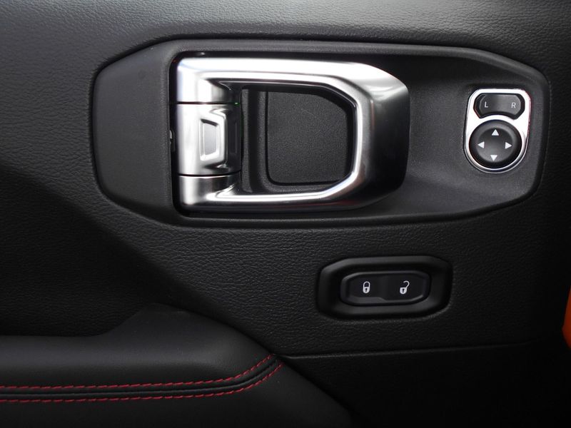 2025 Jeep Wrangler 4-door RubiconImage 13
