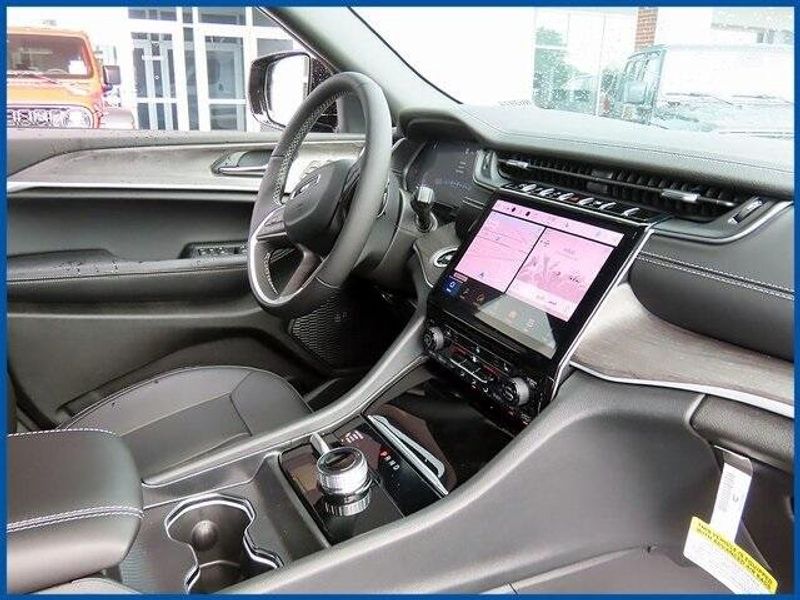 New 2025 Jeep Grand Cherokee LimitedImage 8