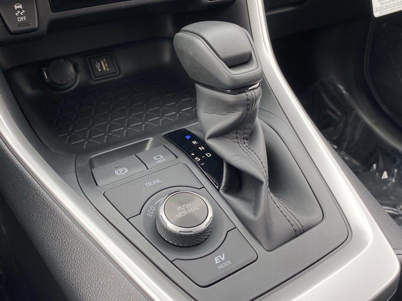 2025 Toyota RAV4 Hybrid LEImage 18