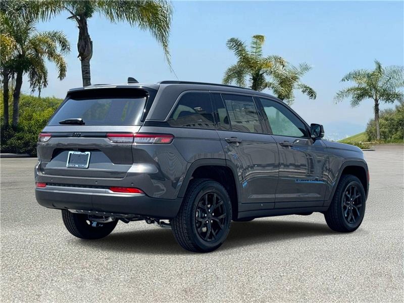 New 2026 Jeep Grand Cherokee Laredo Altitude 4x2
