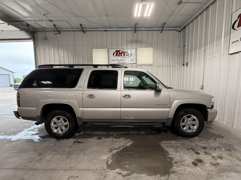 Used 2004 Chevrolet Suburban 1500 Z71Image 2