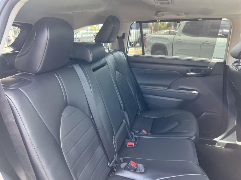 Used 2020 Toyota Highlander Hybrid XLEImage 32