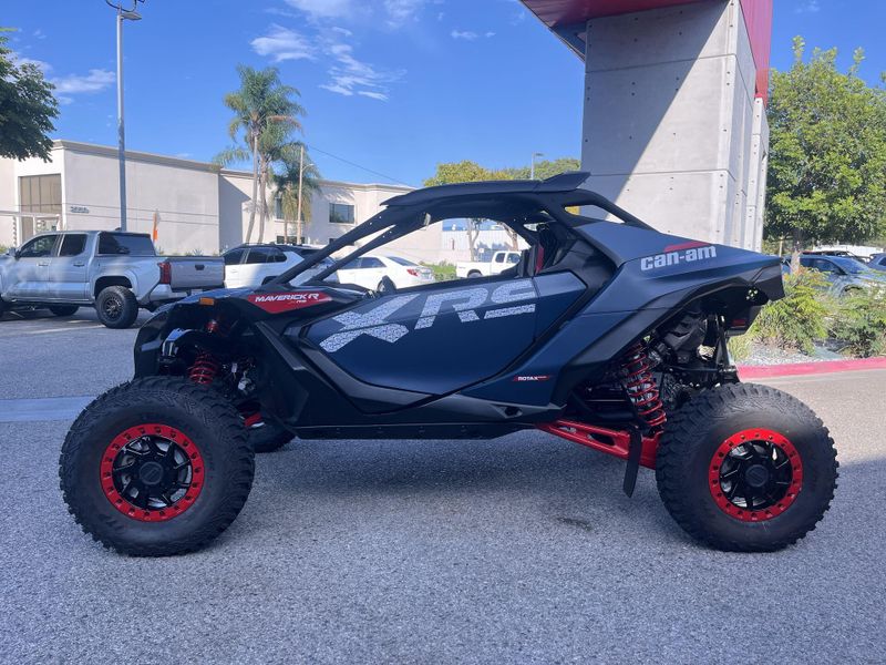 New 2026 Can-Am MAVERICK R X RS WITH SMART-SHOX 999T DCT Image 18