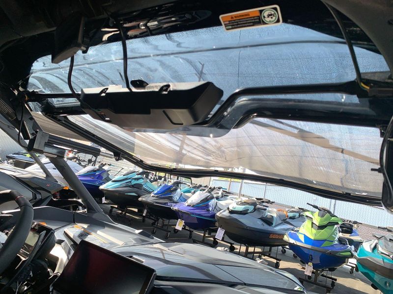 2025 Can-Am MAVERICK R X RS 999T DCT Image 36