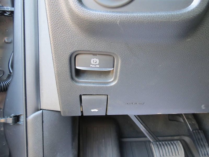 Used 2022 Jeep Grand Cherokee L Laredo 4x4 4dr SUVImage 12
