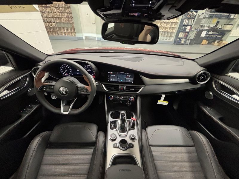 New 2025 Alfa Romeo Giulia Intensa AwdImage 15