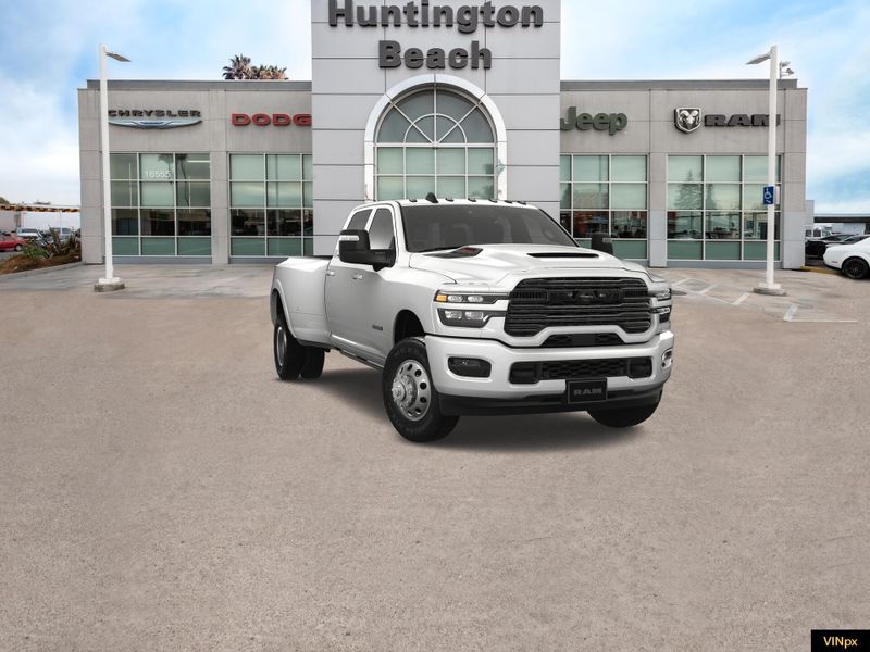 2025 RAM 3500 Laramie Crew Cab 4x4 DuallyImage 16