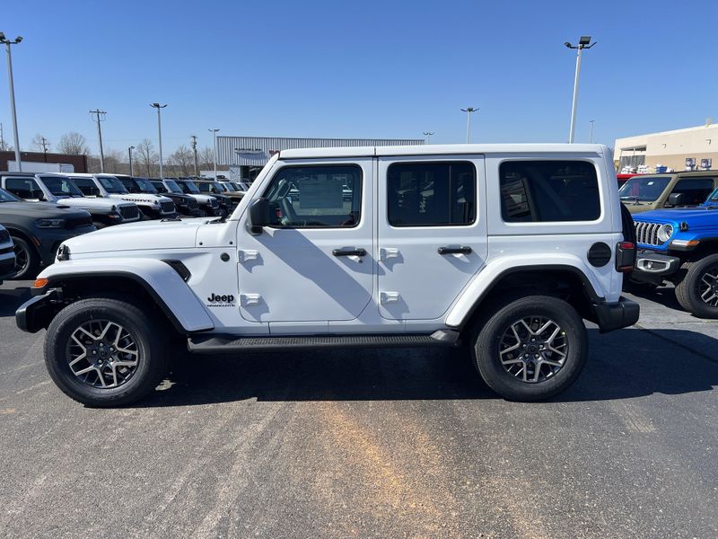New 2026 Jeep Wrangler 4-door SaharaImage 11