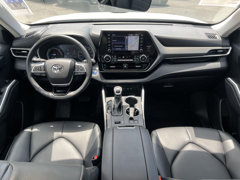 Used 2020 Toyota Highlander Hybrid XLEImage 28