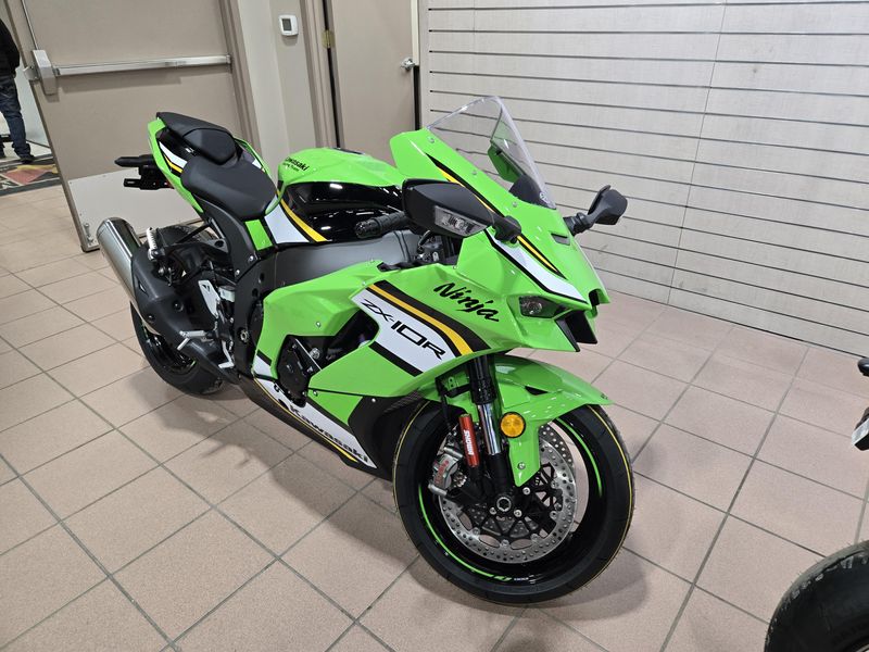 2025 Kawasaki NINJA ZX10R KRT EDITION LIME GREEN AND EBONY AND PEARL BLIZZARD WHITEImage 1