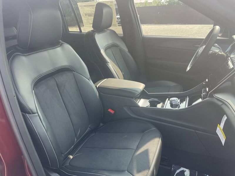 2024 Jeep Grand Cherokee Altitude XImage 17