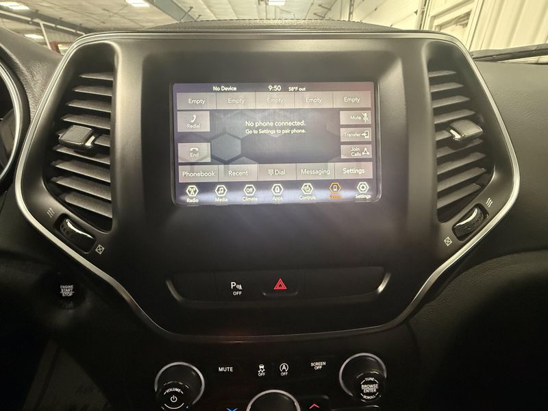 Used 2020 Jeep Cherokee AltitudeImage 34