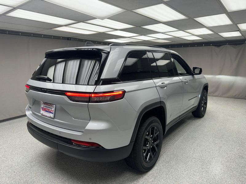 2024 Jeep Grand Cherokee Altitude X 4x4Image 4