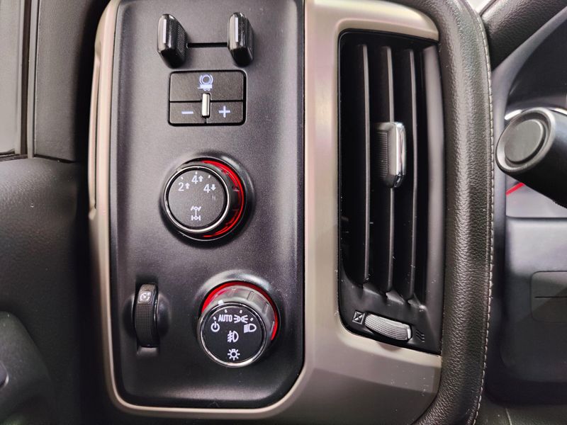 Used 2016 GMC Sierra 2500HD Denali Z71 4x4 Crew Cab w/SunroofImage 19