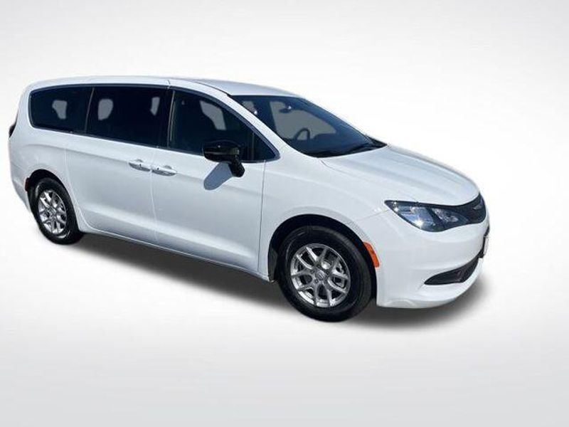 2026 Chrysler Voyager Lx