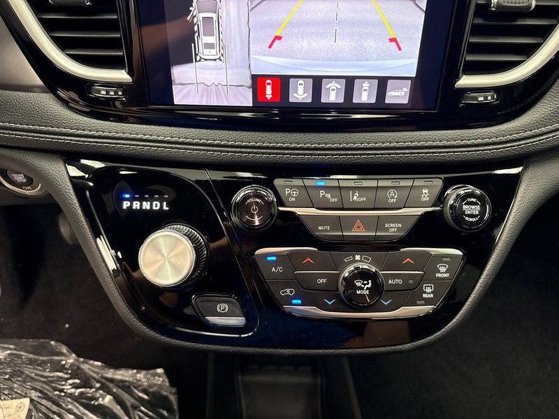 2025 Chrysler Pacifica SelectImage 14
