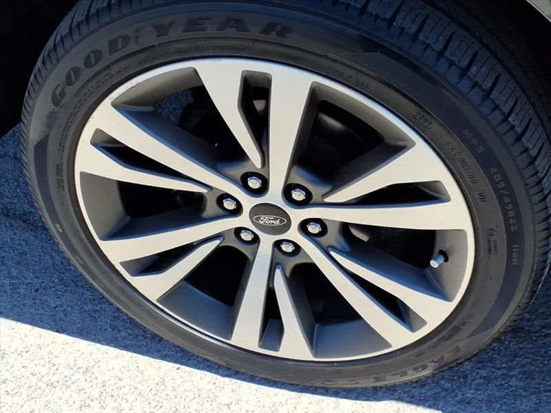 2020 Ford Expedition MAX Platinum photo 14