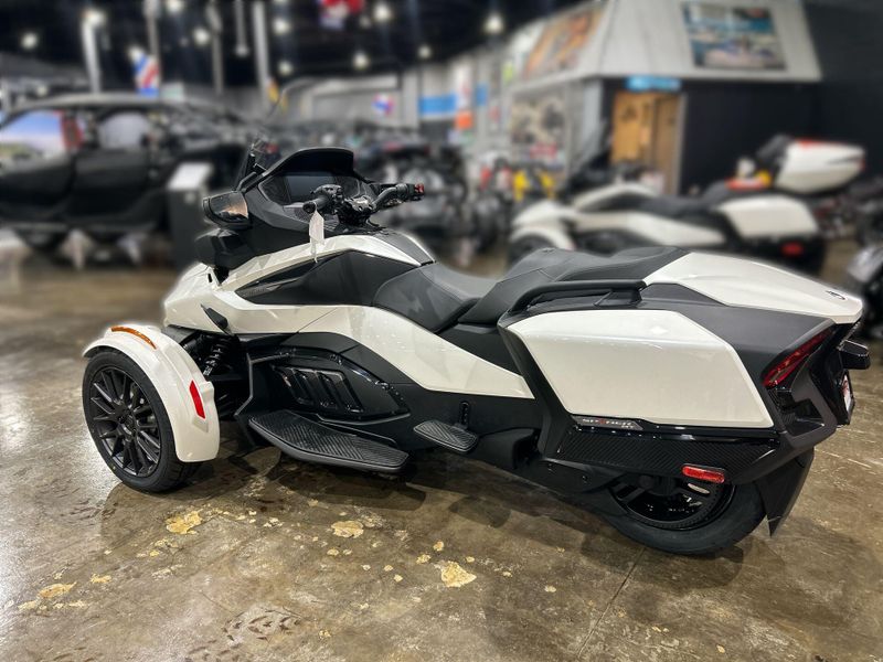 New 2026 Can-Am SPYDER RT (SE6) Image 18