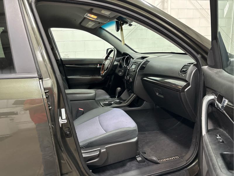 2012 Kia Sorento LX photo 22