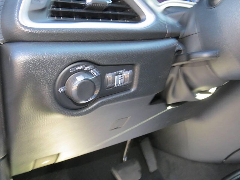 New 2027 Chrysler Pacifica SelectImage 8