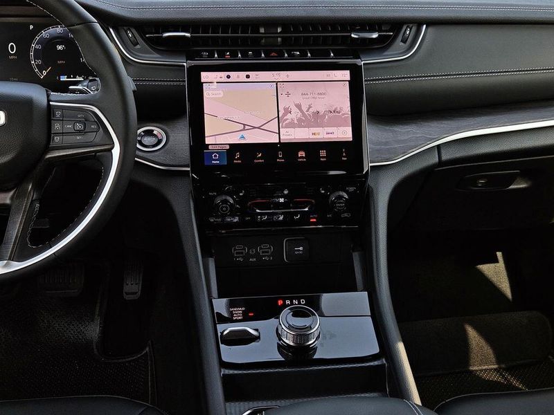 2025 Jeep Grand Cherokee L Limited 4x4Image 28