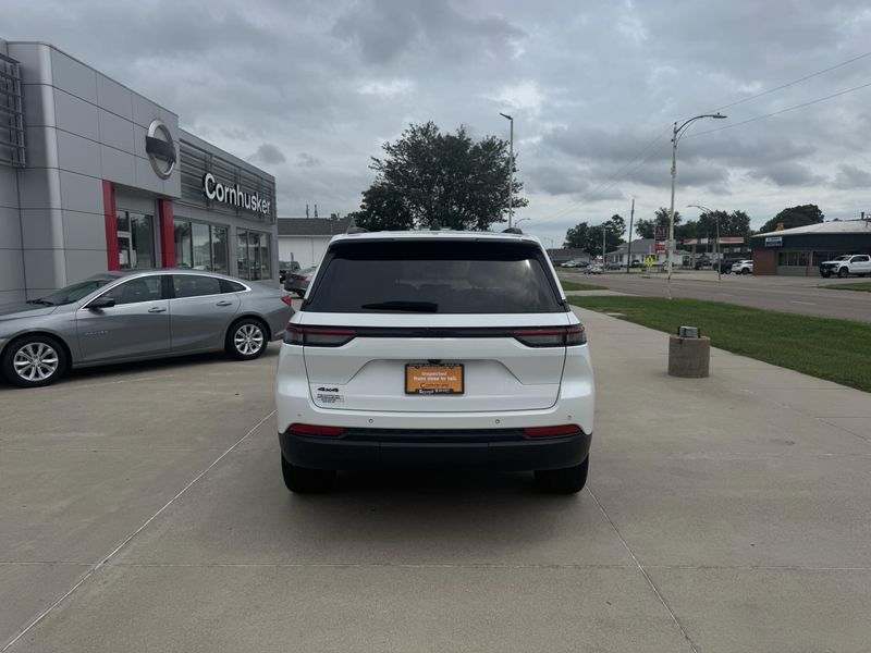 Used 2022 Jeep Grand Cherokee AltitudeImage 7