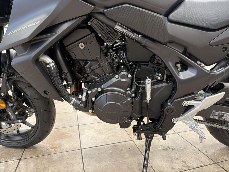 New 2025 Honda CB750 HORNET Image 21