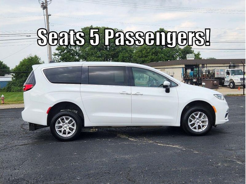 Used 2023 Chrysler Pacifica Touring L