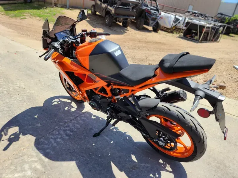 2024 KTM RC 390 ORANGEImage 2