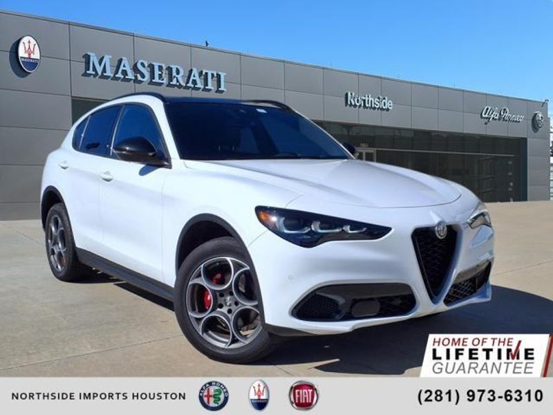 2024 Alfa Romeo Stelvio SprintImage 1