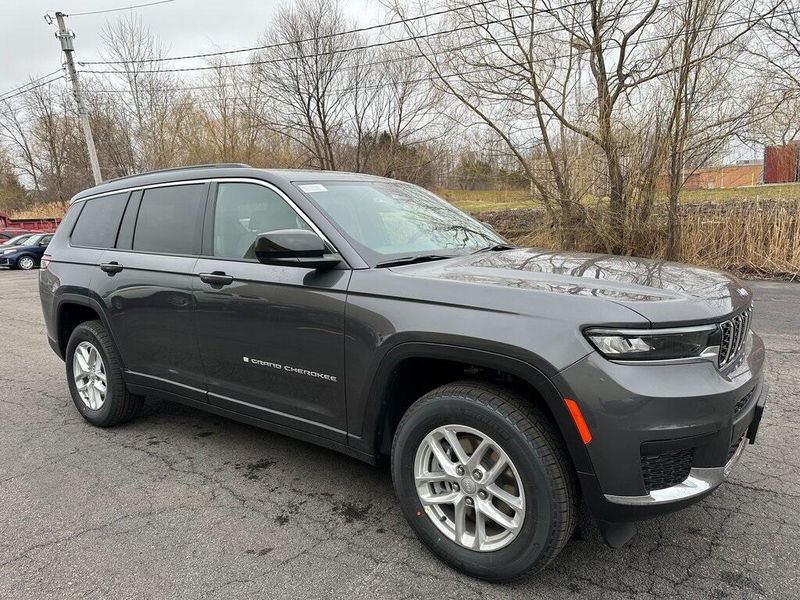 2025 Jeep Grand Cherokee L Laredo X 4x4Image 1