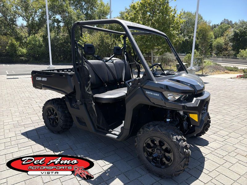 New 2026 Can-Am DEFENDER DPS HD9 Image 1