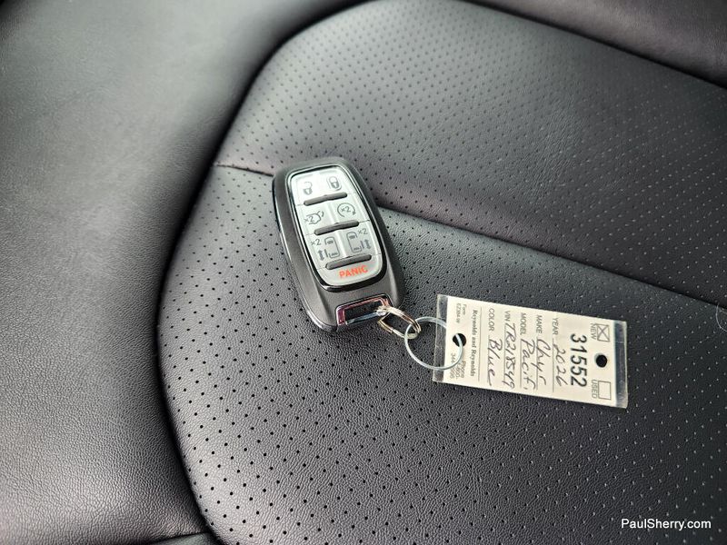 New 2026 Chrysler Pacifica Select