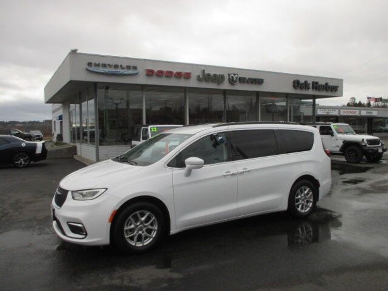 2022 Chrysler Pacifica Touring LImage 1