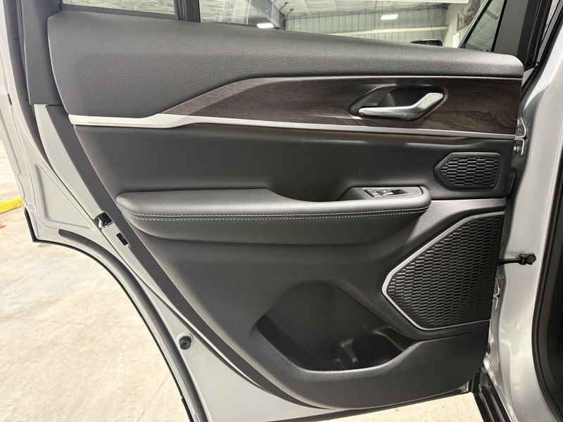 New 2026 Jeep Grand Cherokee Limited 4x4Image 22