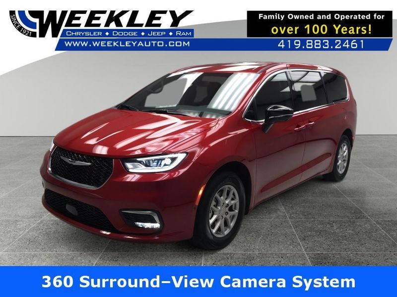 New 2026 Chrysler Pacifica SelectImage 1