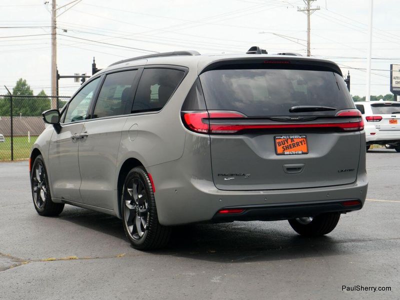New 2025 Chrysler Pacifica LimitedImage 10