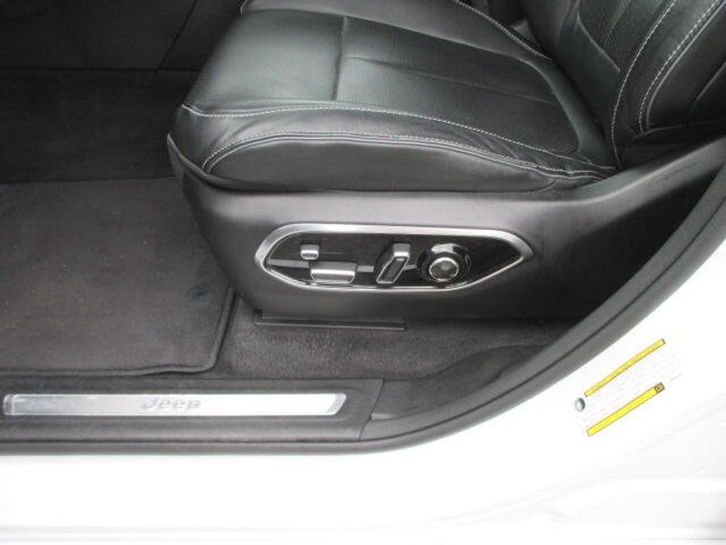 Used 2022 Jeep Grand Cherokee L OverlandImage 19