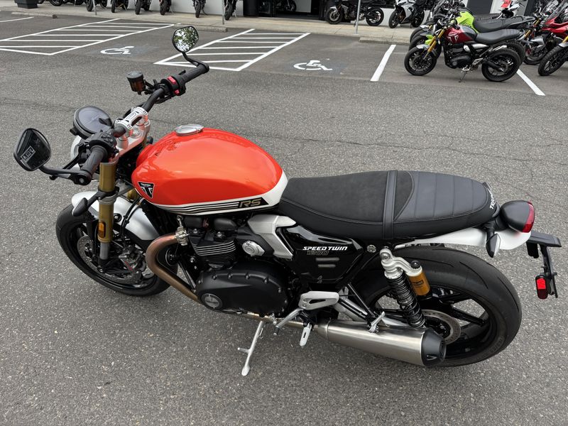 2025 Triumph Speed Twin 1200 RS MODEL BAJA ORANGE / SAPPHIRE BLACK 