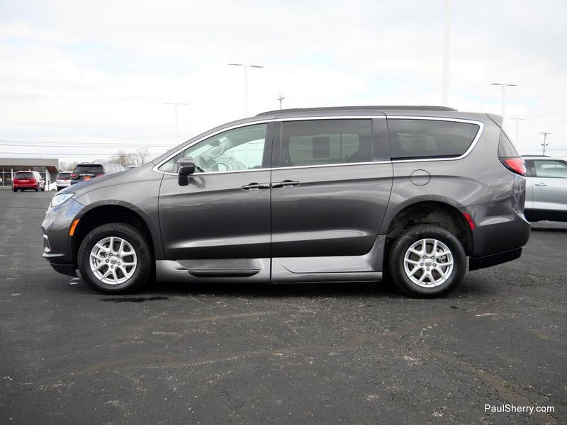Used 2022 Chrysler Pacifica Touring L