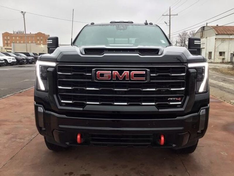 2024 GMC Sierra 2500HD AT4Image 8