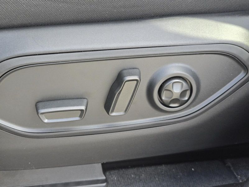 New 2026 Jeep Grand Cherokee Laredo 4x2