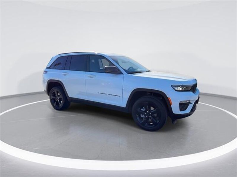 New 2025 Jeep Grand Cherokee Limited 4x4Image 2