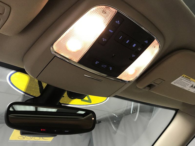 Used 2017 Jeep Grand Cherokee OverlandImage 12