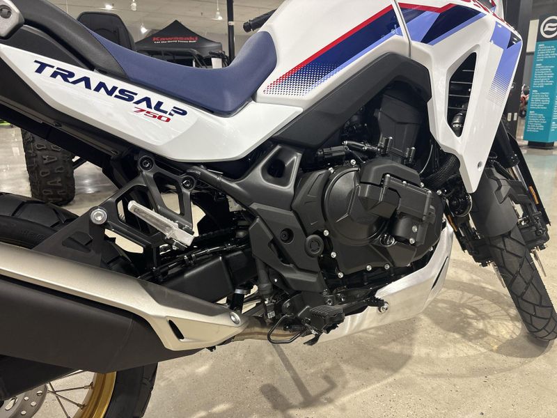 New 2026 Honda TRANSALP E-CLUTCH Image 15