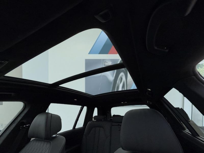 2025 BMW X7 M60iImage 21