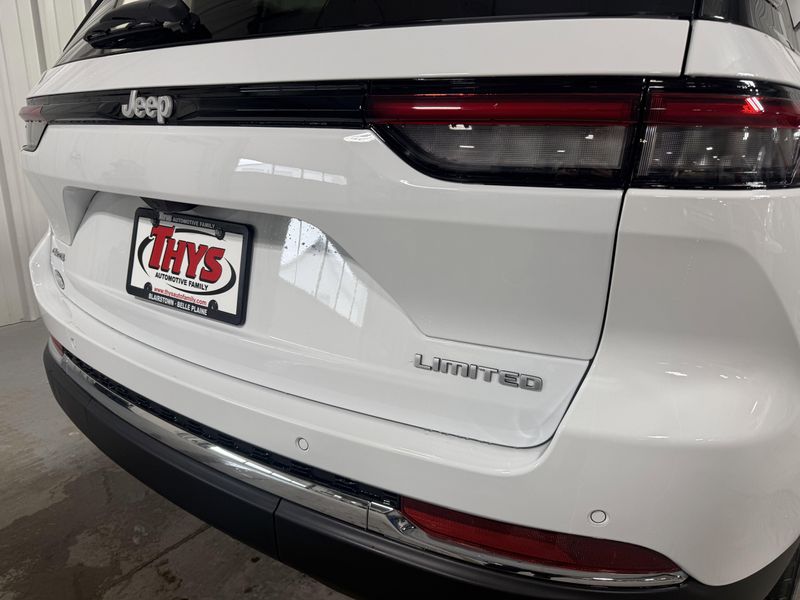 New 2025 Jeep Grand Cherokee Limited 4x4Image 6
